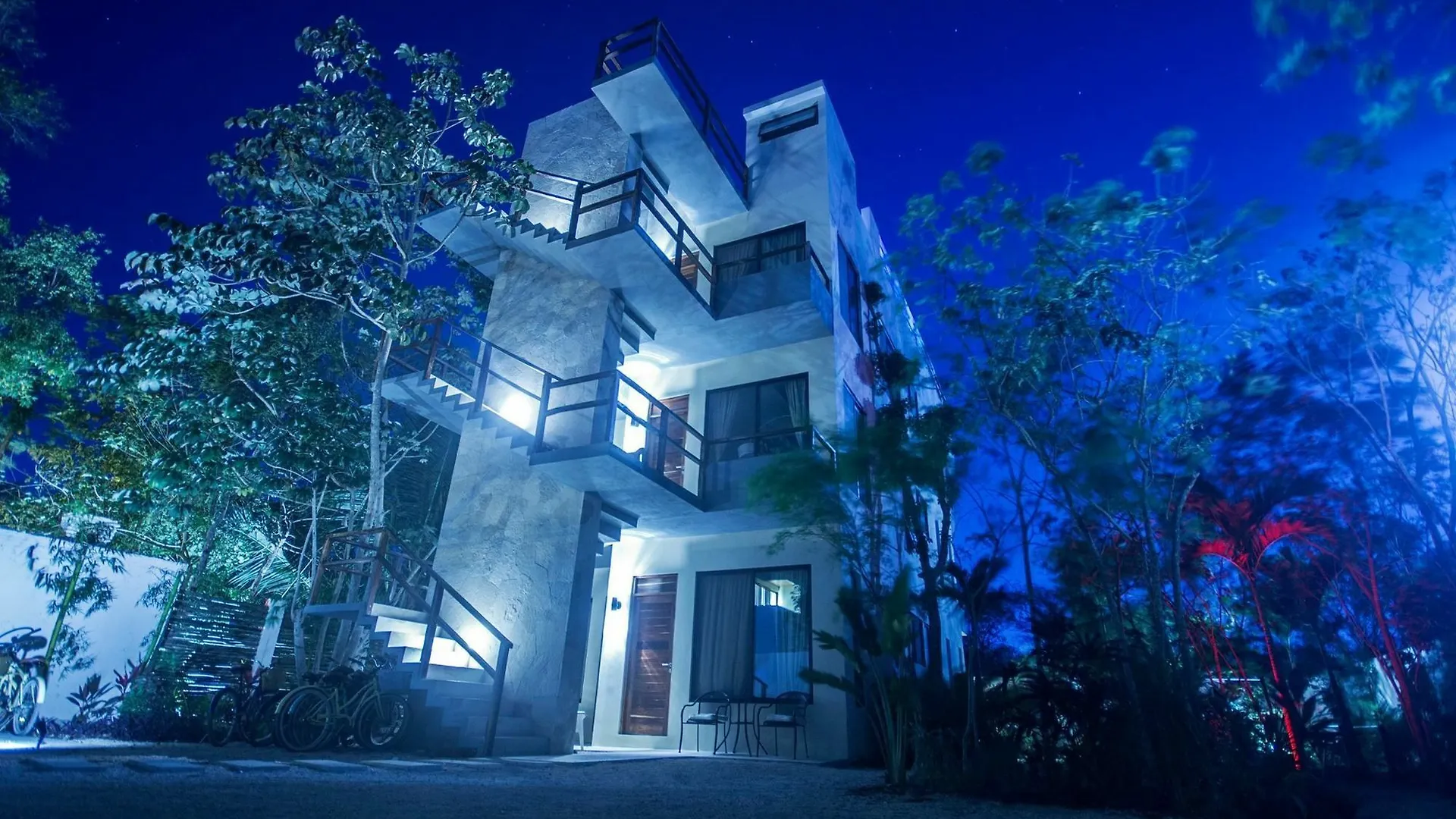 Los Amigos Tulum 0*,